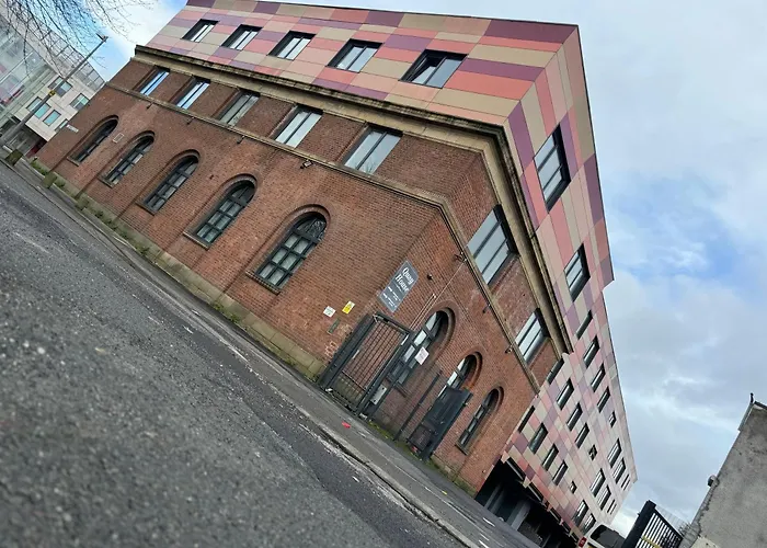 Quay House - Salford - 2Bdr Sleeps 7, Spacious & Quiet - Free Parking - Close To City Centre, United & The Lowry